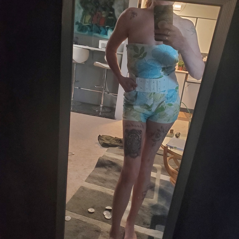 Elegant romper w/pockets and detachable belt.